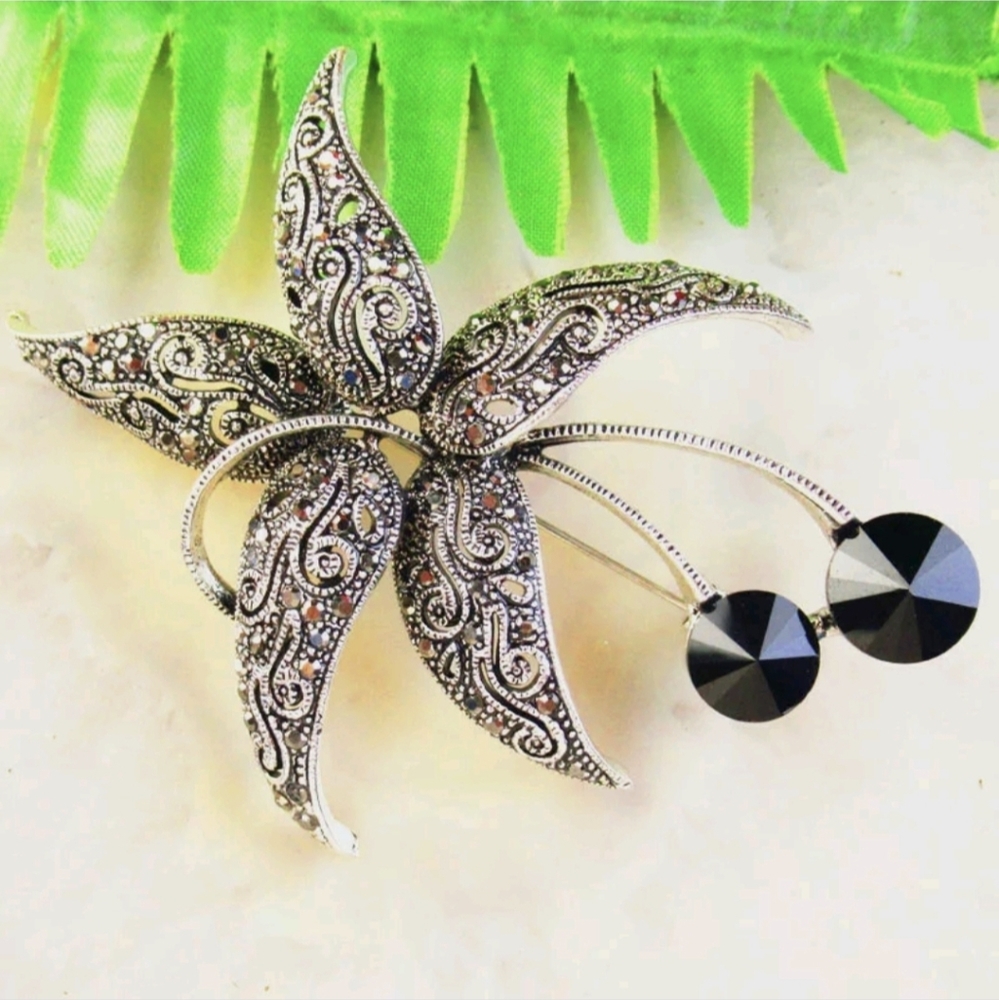 New Overzized Stunning Silver Black Agate Flower Pin Brooch.